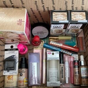 Makeup Bundle 22 pieces Revlon profusion L’Oréal naked Sunday maybelline